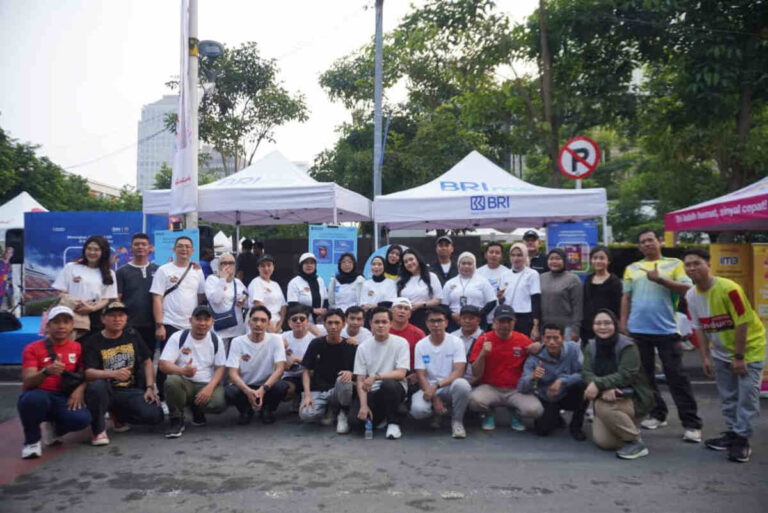 BRI Jatinegara Meriahkan CFD Lewat Booth Rekening dan Kartu Debit FC Barcelona
